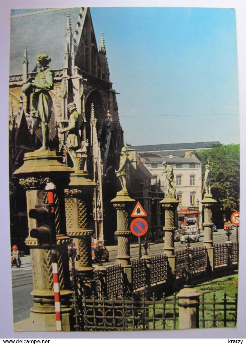 BELGIQUE - BRUXELLES - Square Du Petit Sablon - Marktpleinen, Pleinen