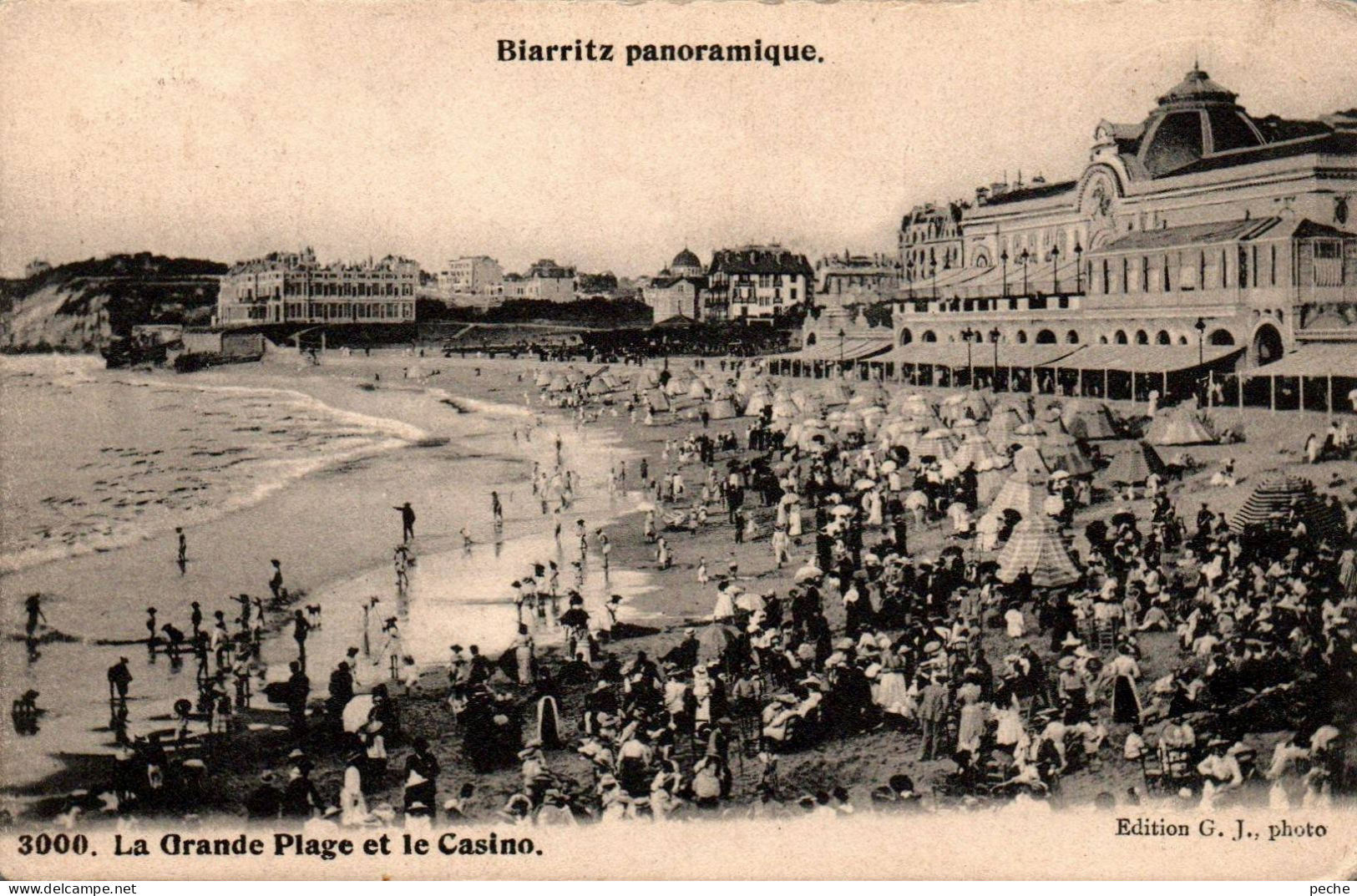 N°230 W -cpa Biarritz -la Grande Plage Et Le Casino- - Biarritz