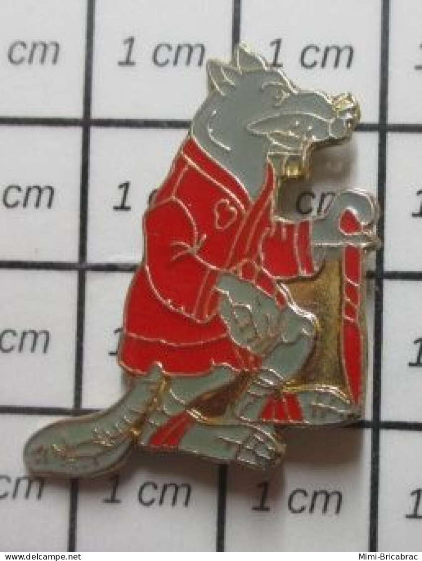 321 Pin's Pins / Beau Et Rare : ANIMAUX / RAT EN PEIGNOIR ROUGE PERSONNAGE DES TORTUES NINJAS - Animales