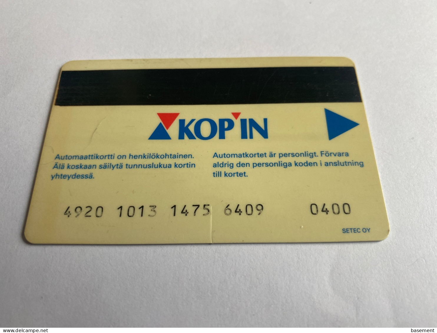 - 1 - Finland Older Bank Card Magnetic ( Small Crack Bottom ) - Krediet Kaarten (vervaldatum Min. 10 Jaar)