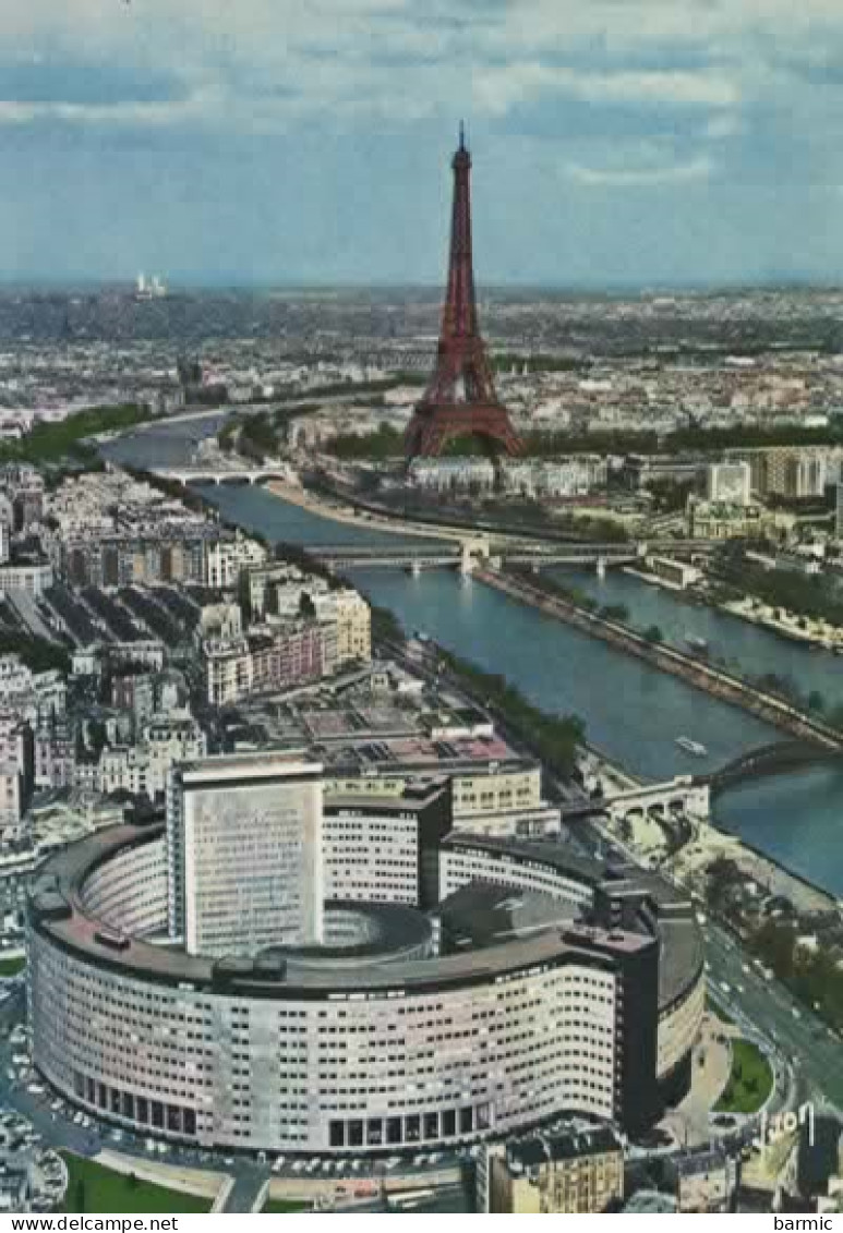 PARIS, VUE AERIENNE, MAISON DE RADIO FRANCE, LA TOUR EIFFEL ET LA SEINE  COULEUR REF 15628 - Andere Monumenten, Gebouwen