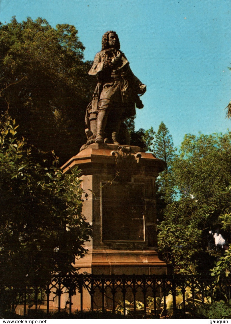 CPM - La RÉUNION - SAINT-DENIS - Statue De Mahé De Labourdonnais - Edition J.Jacques Cladère - Saint Denis