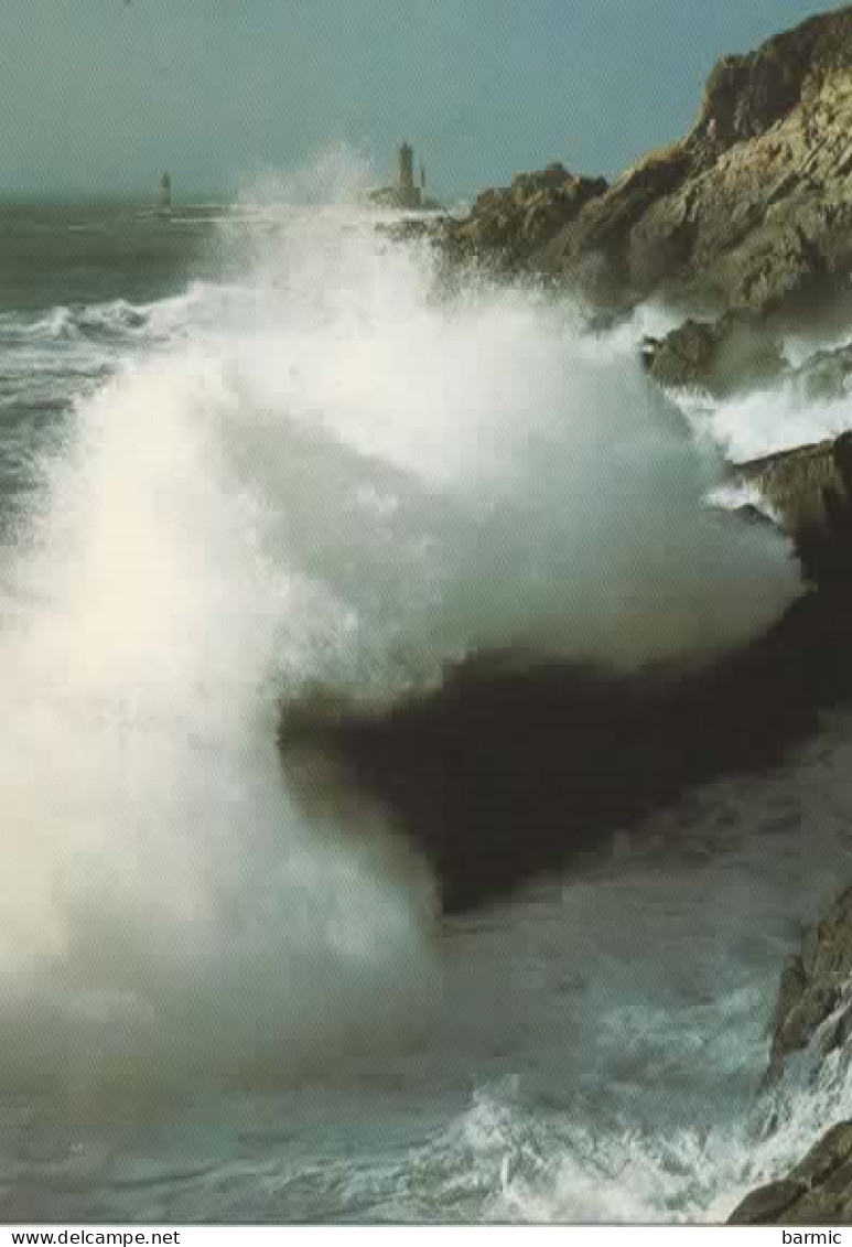 LA POINTE DU RAZ ET LE PHARE DE LA VIEILLE PAR TEMPETE COULEUR REF 15632 - Leuchttürme