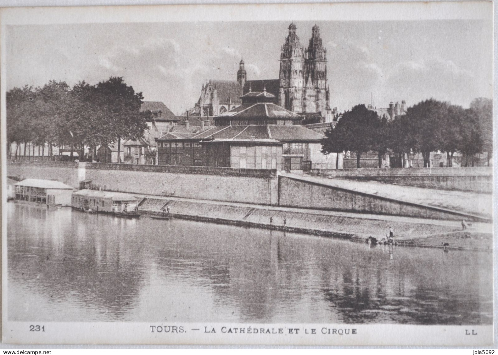 37 - TOURS - La Cathédrale Et Le Cirque - Tours