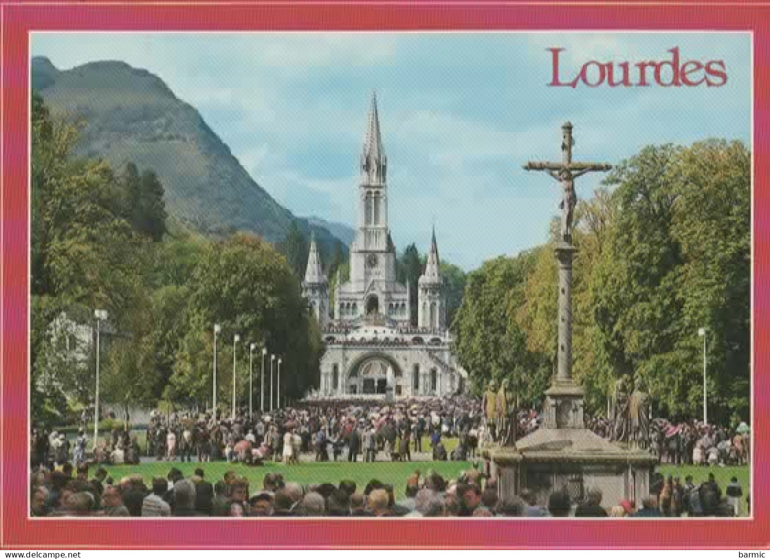 LOURDES, LA BASILIQUE ET LE CALVAIRE BRETON, BELLE ANIMATION  COULEUR REF 15638 - Lourdes