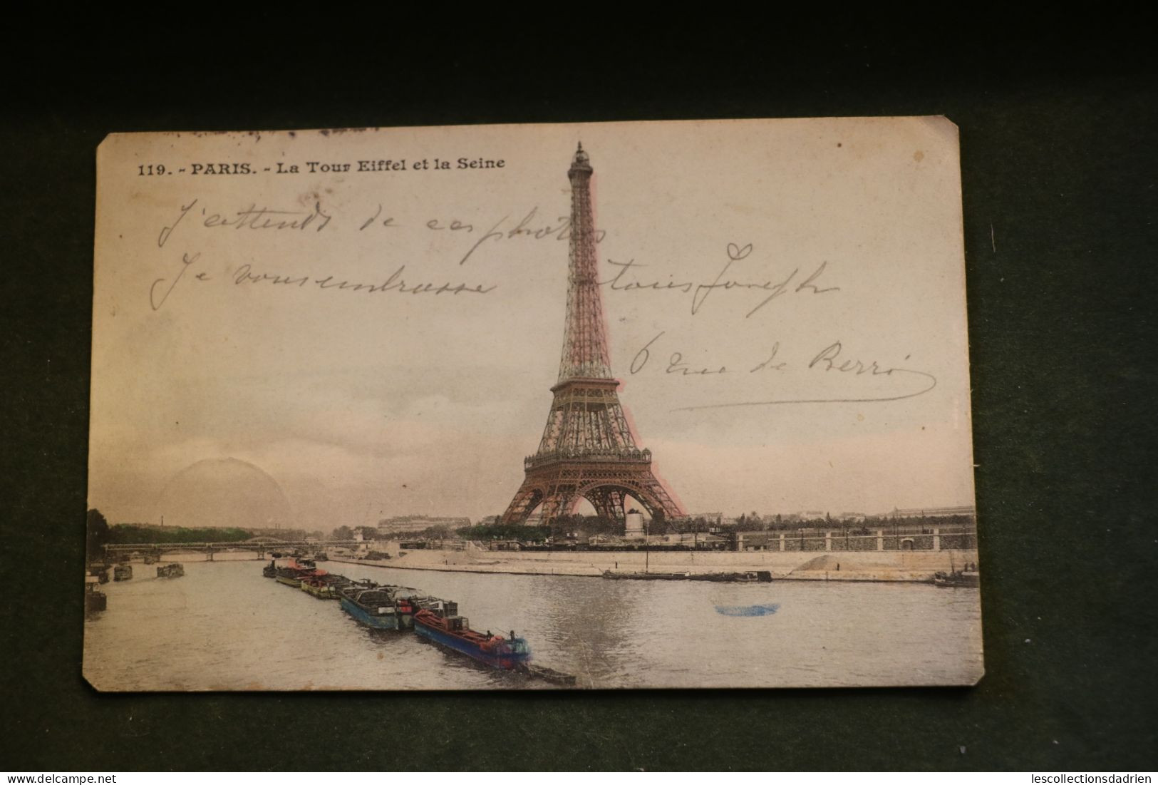 Carte Postale Paris La Tour Eiffel Et La Seine - Bateaux Animée - Cachet Arrivée à 5555 Bièvre - Tour Eiffel