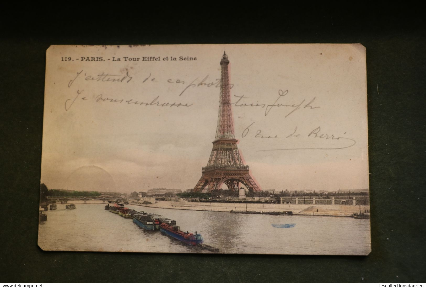 Carte Postale Paris La Tour Eiffel Et La Seine - Bateaux Animée - Cachet Arrivée à 5555 Bièvre - Tour Eiffel