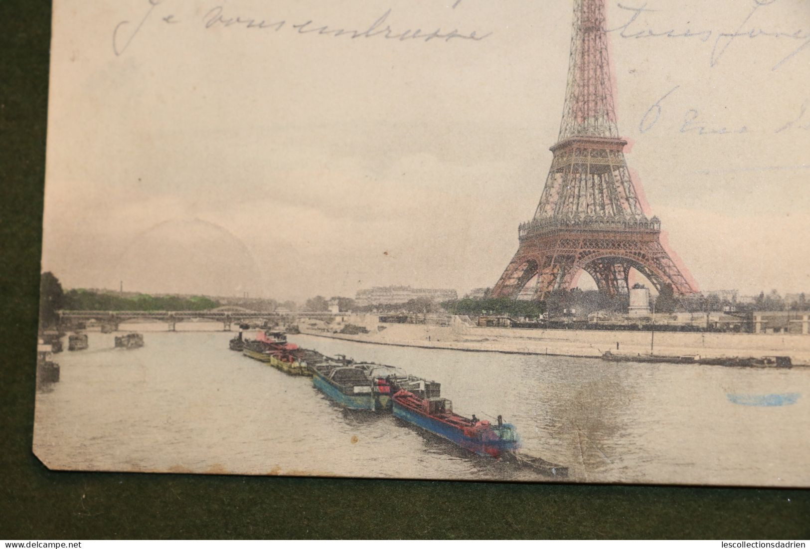 Carte Postale Paris La Tour Eiffel Et La Seine - Bateaux Animée - Cachet Arrivée à 5555 Bièvre - Tour Eiffel