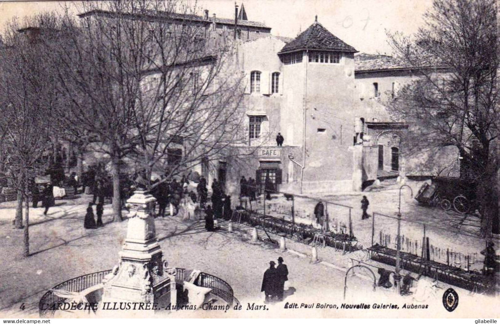 07 - Ardeche -  AUBENAS -   Place Du Champ De Mars - Café - Animée - Aubenas