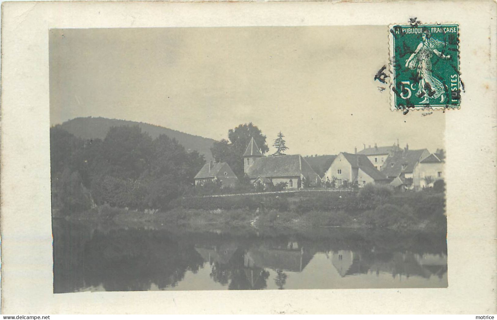 CARTE PHOTO - Vue Générale église Chapelle, Vue à Localier. - A Identifier