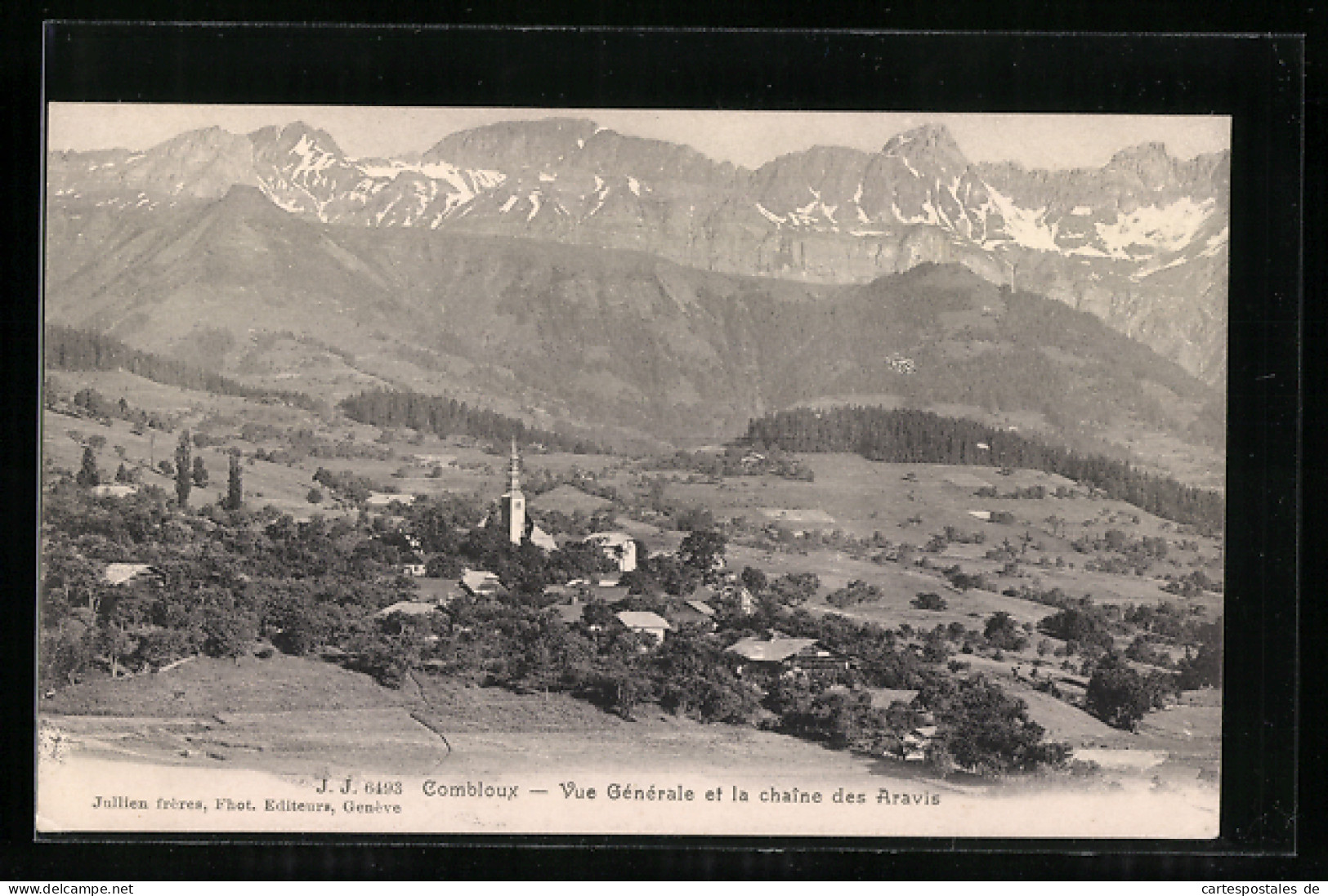 CPA Combloux, Vue Générale Et La Chaine Des Aravis  - Combloux