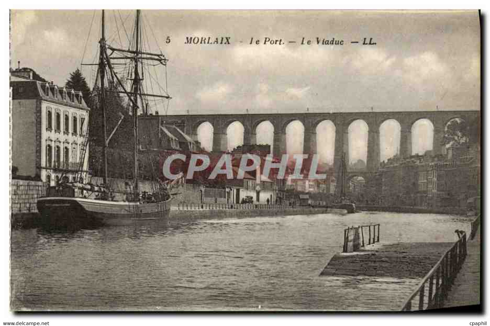 CPA Morlaix Le Port Le Viaduc Bateau - Morlaix