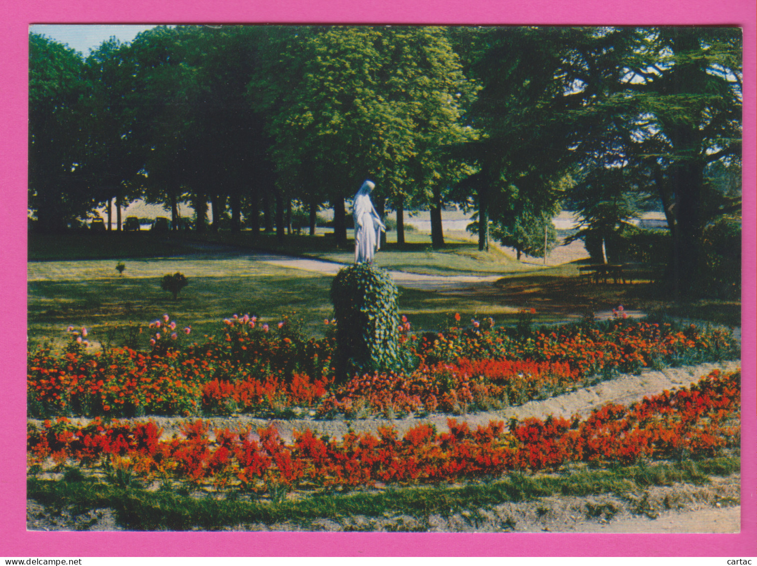 D37 - CHEZELLES - ILE BOUCHARD - FOYER MONTFORTAIN - UNE VUE DU PARC (Vierge) - CPM Colorisée Grand Format  - L'Île-Bouchard