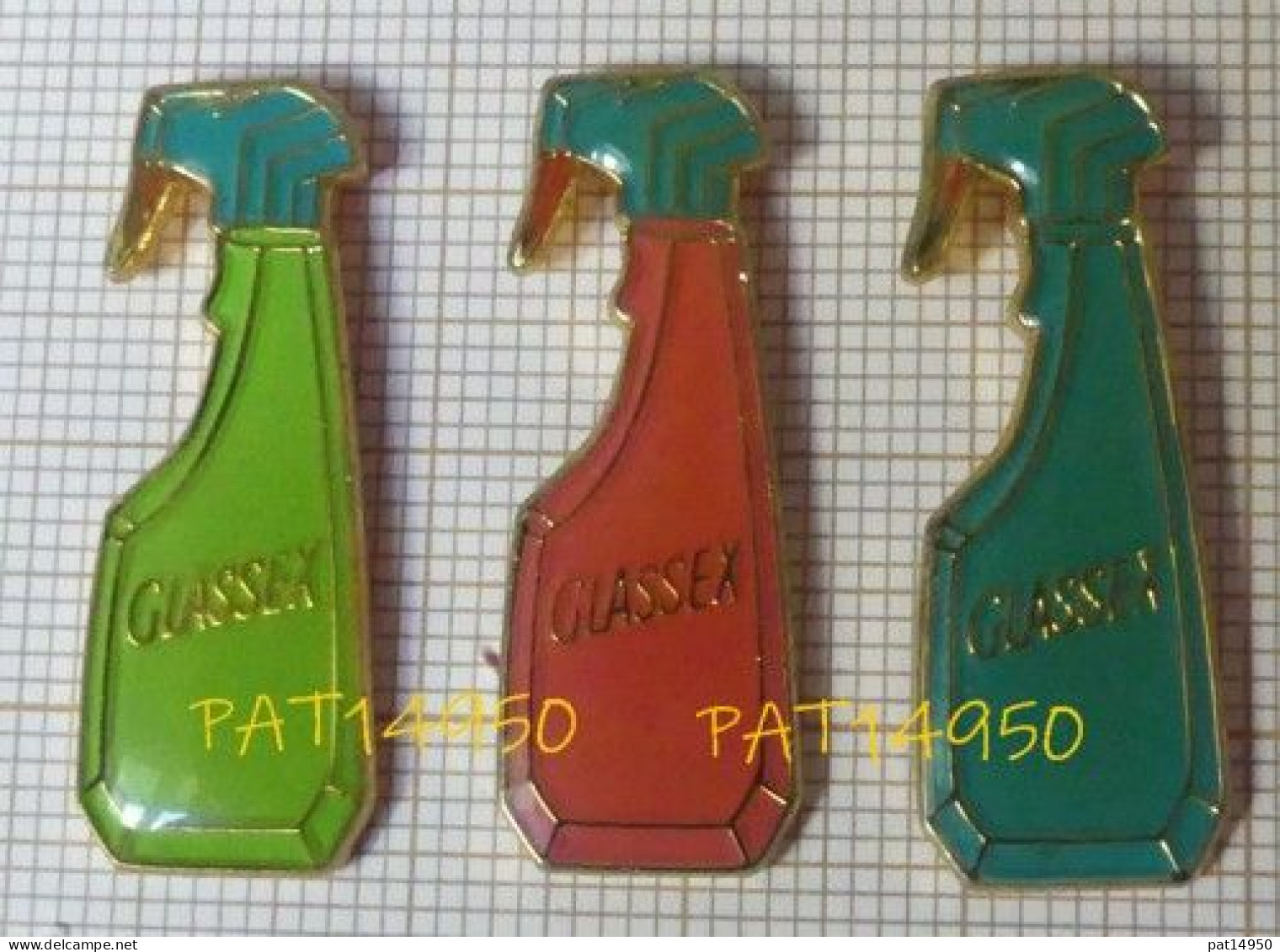 PAT14950 GLASSEX DETERGENT FLACON PISTOLET Lot De 3 Pin's Différents - Trademarks