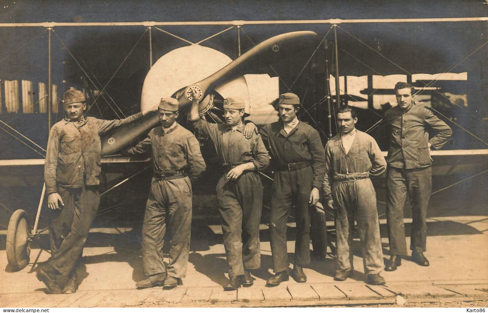 Aviation * Carte Photo * Aviateurs Mécaniciens Et Son Avion * Marque Modèle Type ? * Aviateur Mécanicien - Altri & Non Classificati