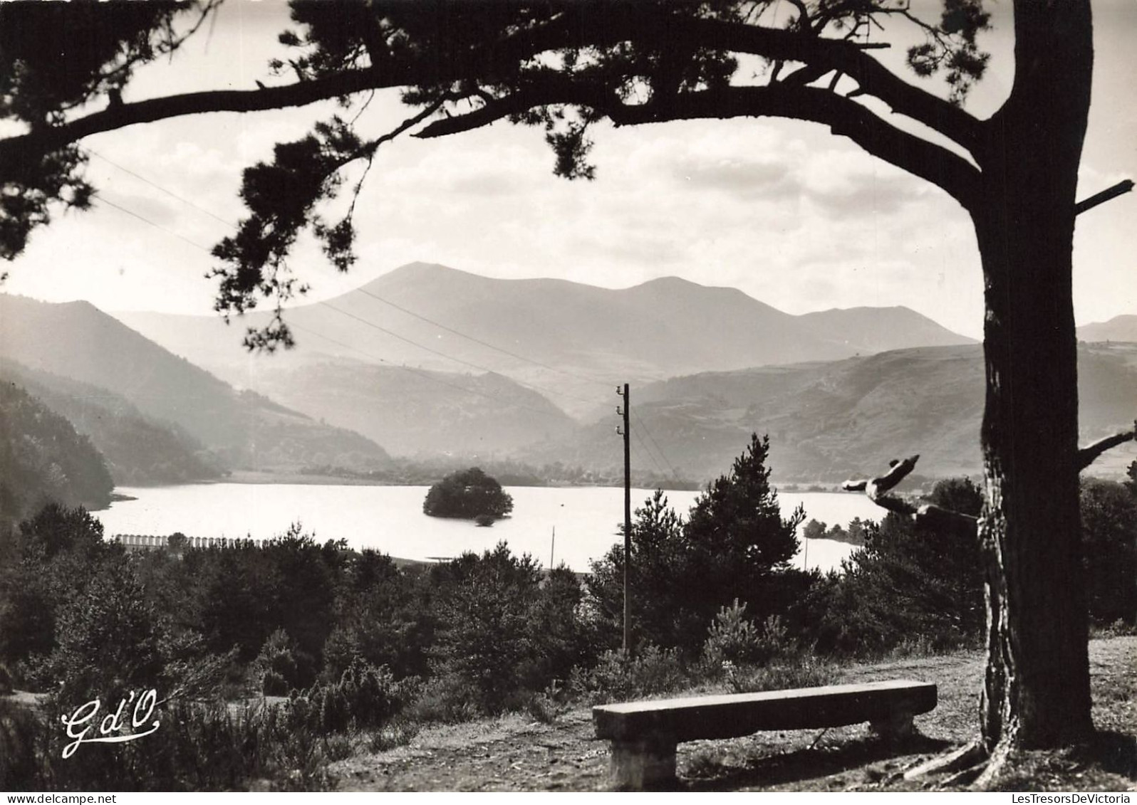 FRANCE - Le Lac Chambon Et Les Monts Dore - Carte Postale - Autres & Non Classés