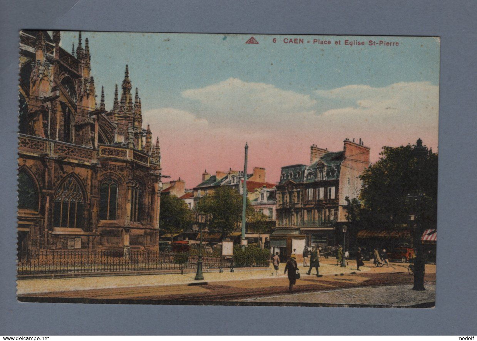 CPA - 14 - Caen - Place Et Eglise St-Pierre - Colorisée - Animée - Circulée En 1934 - Caen