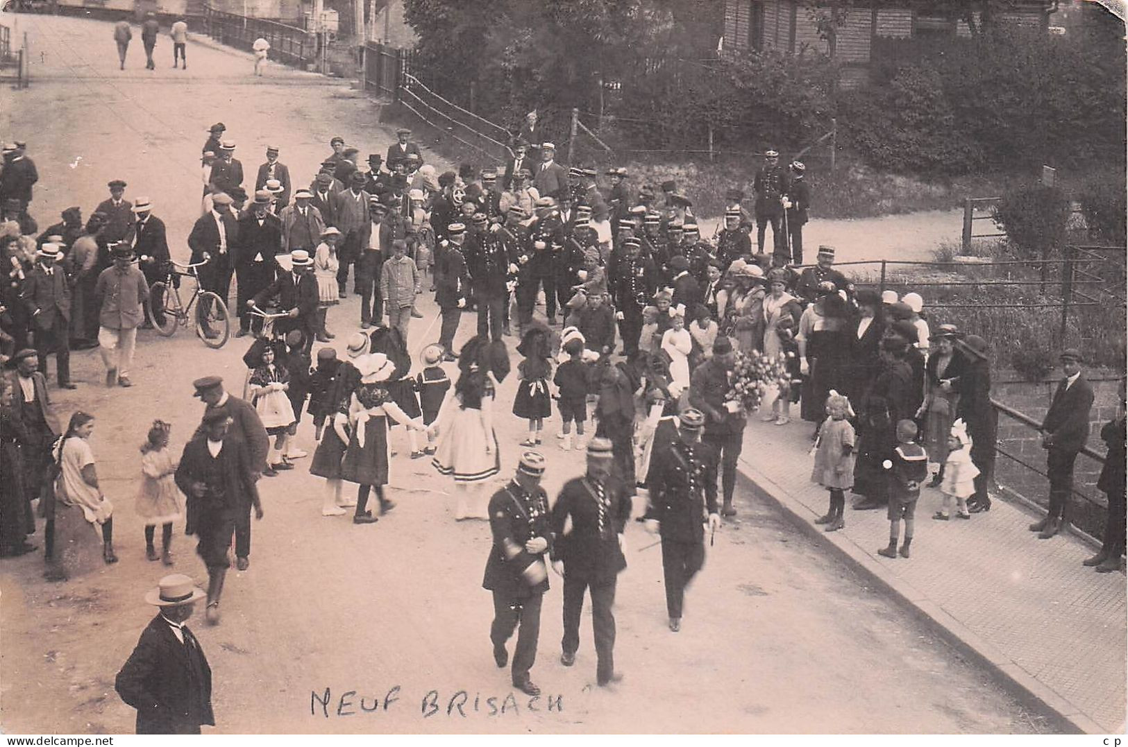 Neufbrisach - Gendarmes - Carte Photo   -  CPA °J - Neuf Brisach