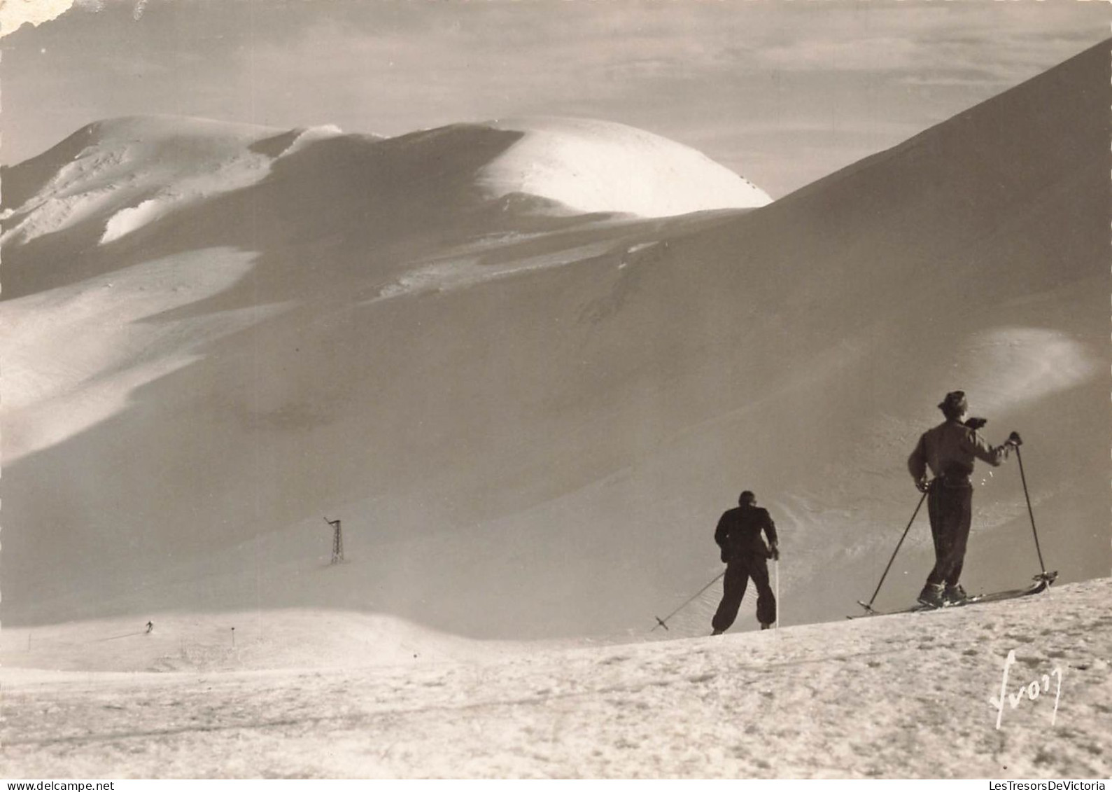 FRANCE - Le Mont Dore - Skieurs Au Sancy Et Le Puy Ferrand - Carte Postale - Le Mont Dore