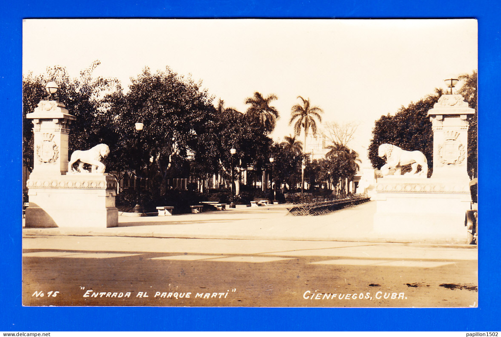 E-Cuba-39A74  Carte Photo, CIENFUEGOS, Entrada Al Parque "Marti", Cpa BE - Cuba