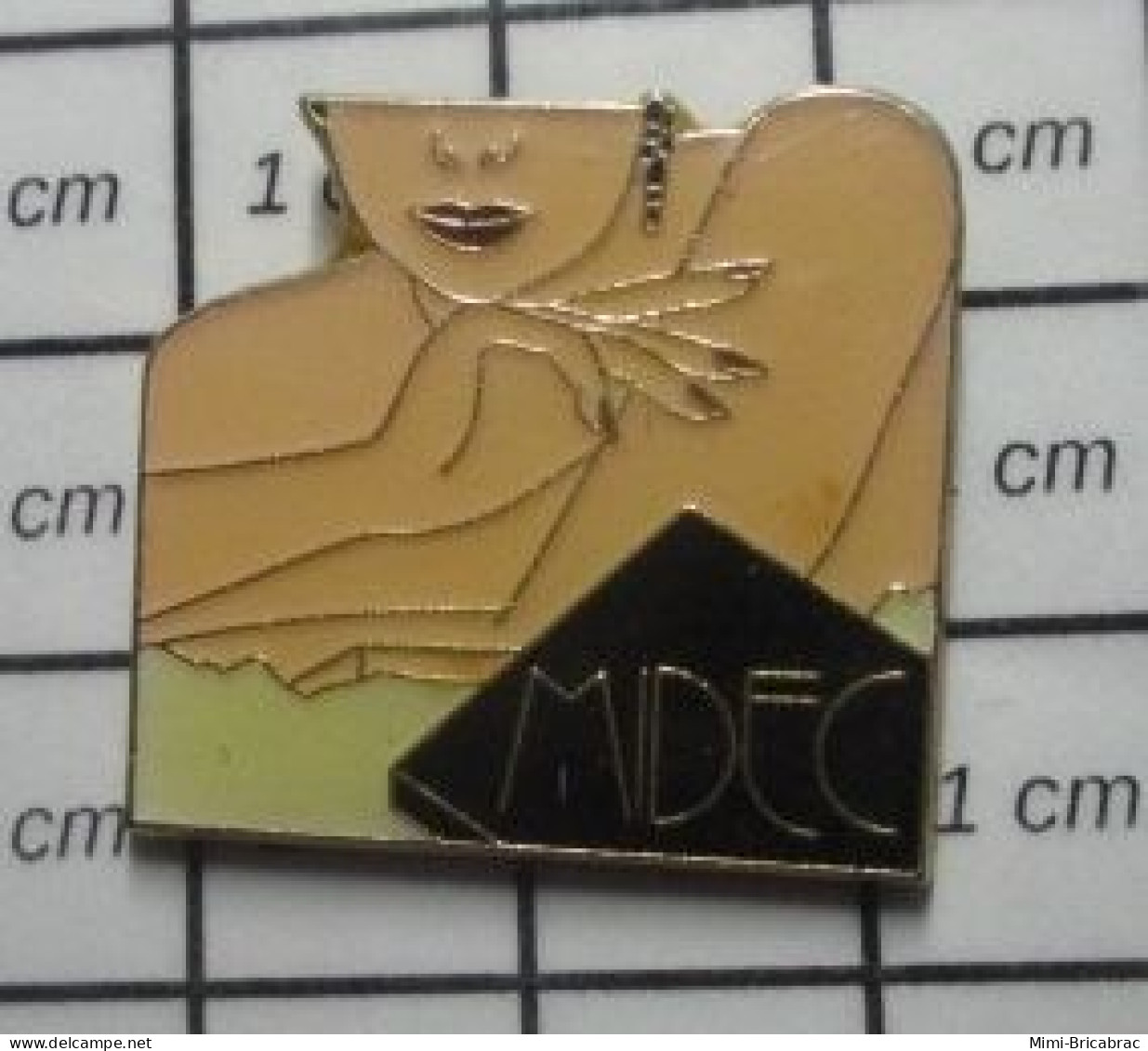 115A Pin's Pins / Beau Et Rare : MARQUES / FEMME NUE MIDEC C'est Mieux Qu'une Mégère Mitou ! - Trademarks