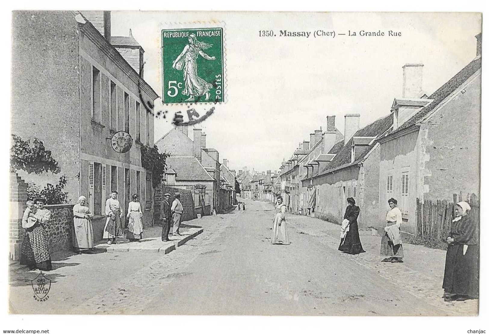 Cpa. 18 MASSAY (ar. Bourges) La Grande Rue (animée, Horloger Defix)  Ed. A. Auxenfans N° 1350 - Massay