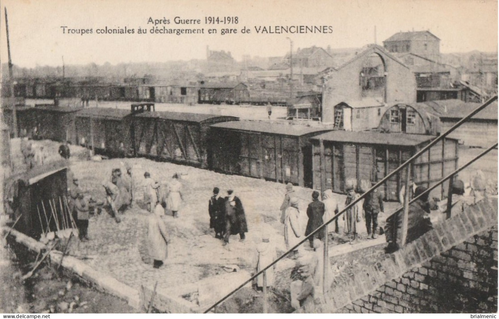 VALENCIENNES Troupe Coloniale Au Déchargement En Gare - Valenciennes