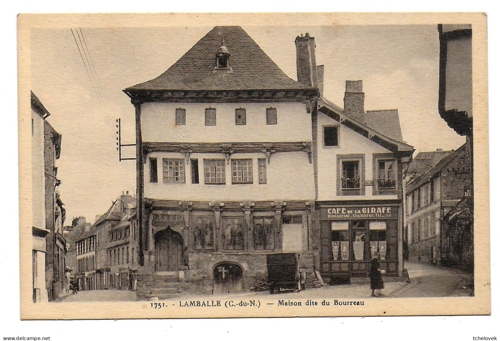 (22). Lamballe. 1 Cp. (2) 1751 Maison Dite Du Bourreau - Lamballe