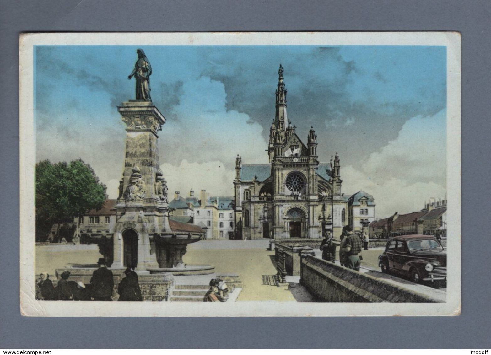 CPA - 56 - Ste-Anne-d'Auray - La Basilique Et La Fontaine - Colorisée - Animée - Circulée En 195? - Sainte Anne D'Auray