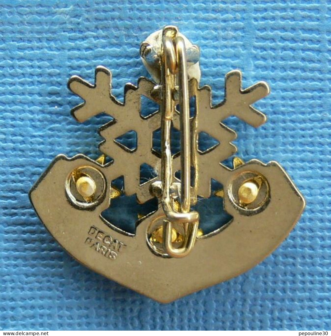 1 BROCHE /  ** BROCHE E.S.F. / ÉCOLE DU SKI FRANÇAIS FLOCON 3 ÉTOILES ** . (DECAT PARIS) - Sport Invernali