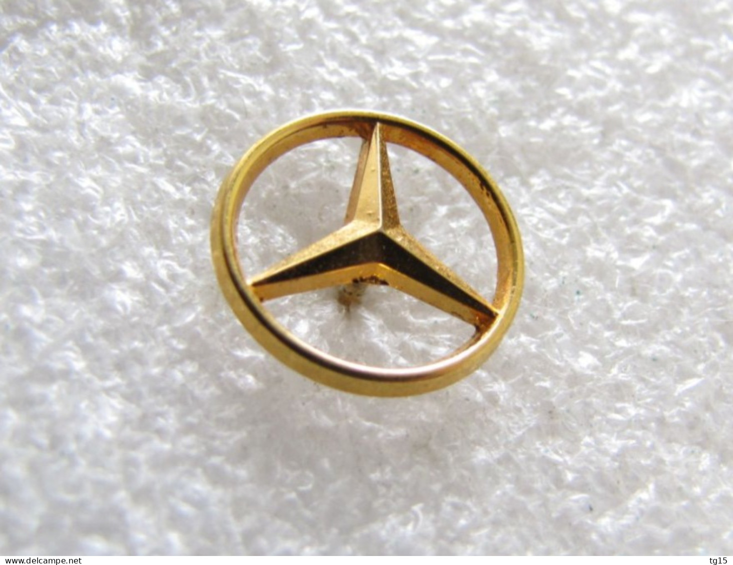 PIN'S   LOGO MERCEDES-BENZ    ARTHUS BERTRAND Ø 16 Mm - Mercedes