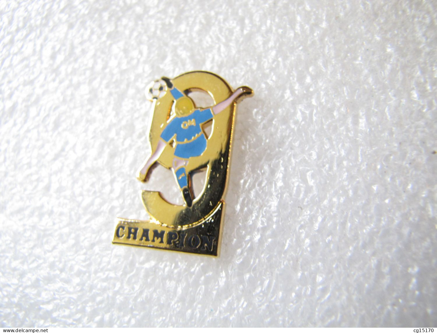 PIN'S   OLYMPIQUE DE MARSEILLE  9 FOIS CHAMPION DE FRANCE  SAISON 91 92 - Fussball