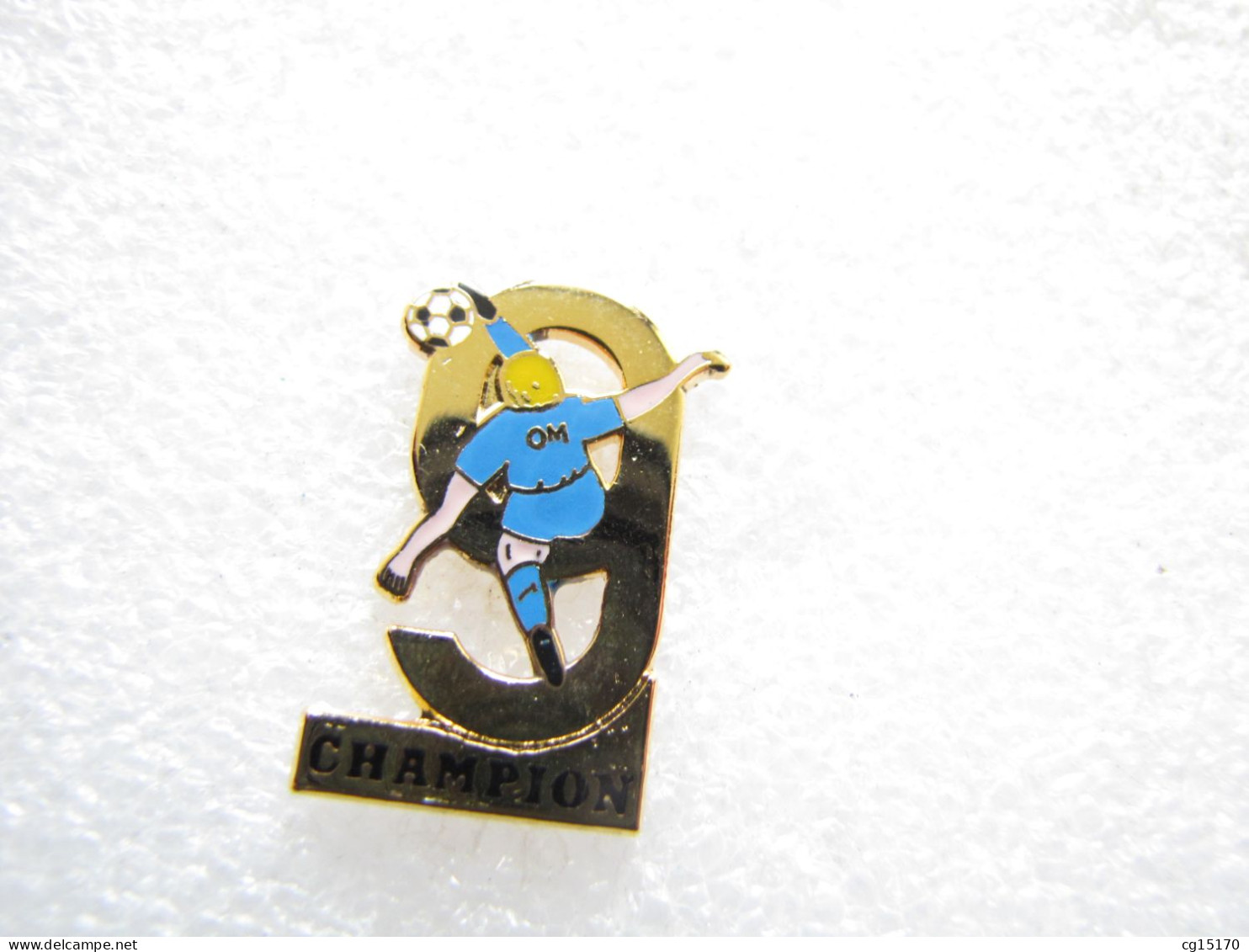 PIN'S   OLYMPIQUE DE MARSEILLE  9 FOIS CHAMPION DE FRANCE  SAISON 91 92 - Fussball