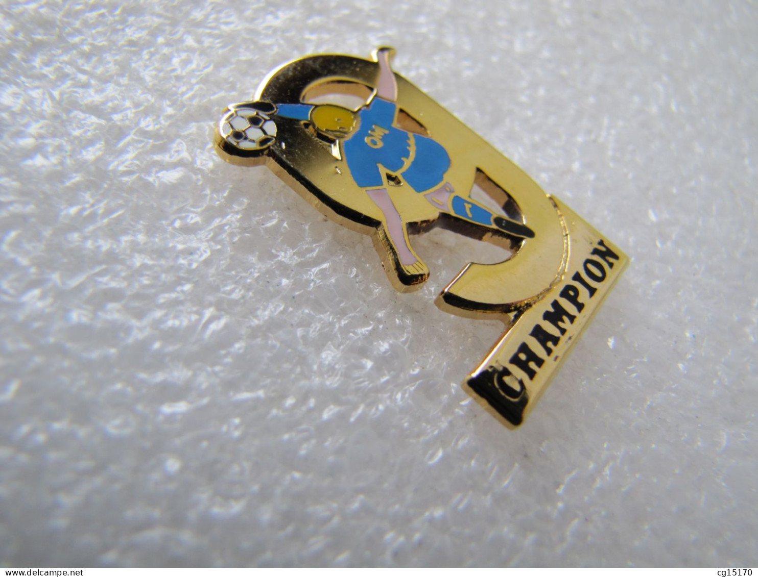 PIN'S   OLYMPIQUE DE MARSEILLE  9 FOIS CHAMPION DE FRANCE  SAISON 91 92 - Calcio