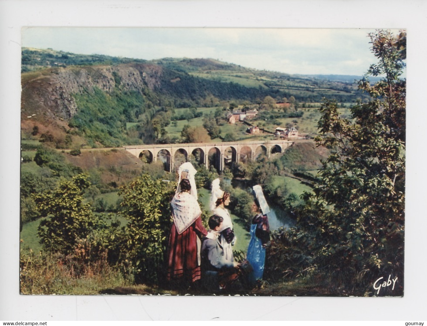 Cauchoises  "folklore Blaudes Et Coeffes" (pont D'Ouilly) En Visite En Suisse Normande Viaduc Rochers Parcs Clecy - Basse-Normandie