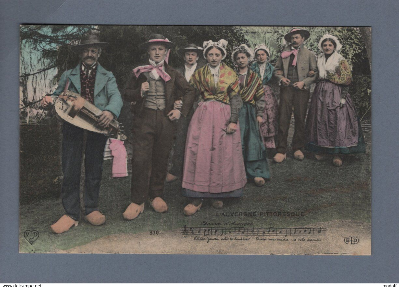 CPA - Folklore - L'Auvergne Pittoresque - Chanson D'Auvergne - Colorisée - Non Circulée - Costumi