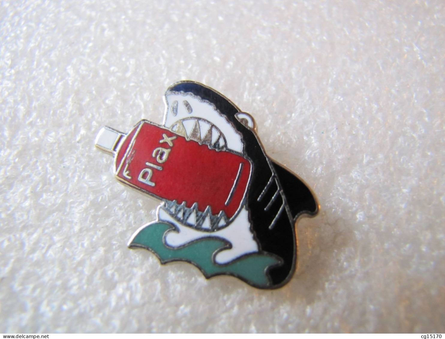 PIN'S    REQUIN  PLAX  Email Grand Feu - Tiere