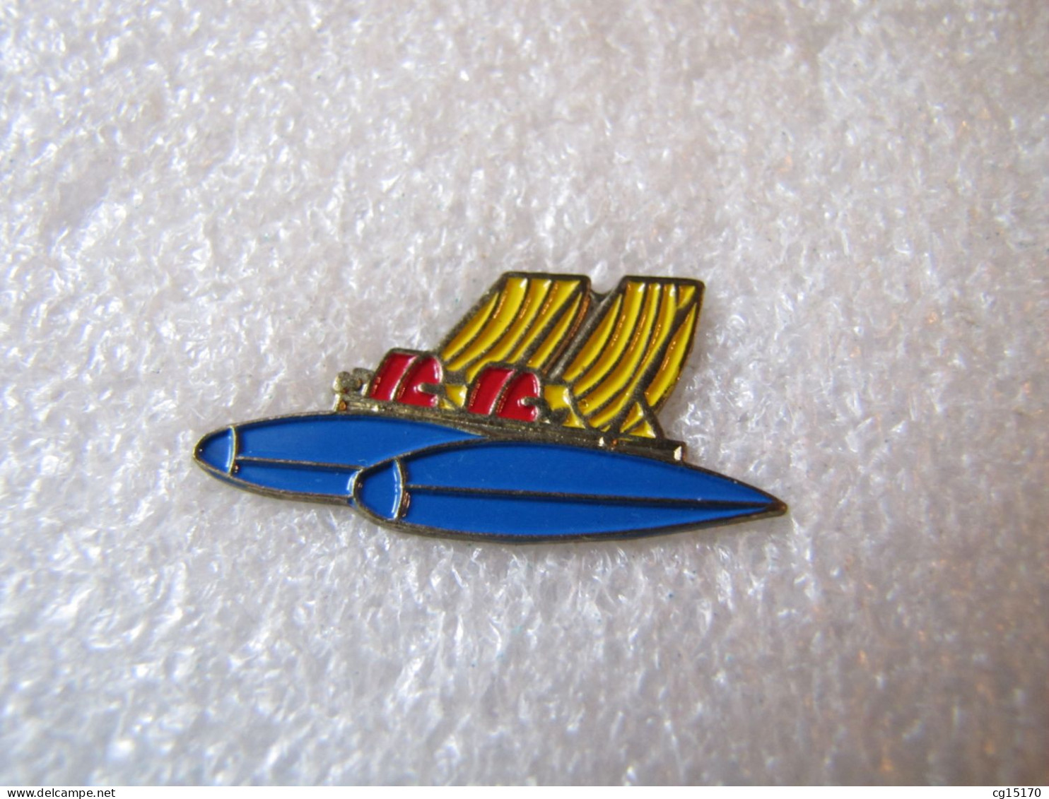 PIN'S   PÉDALO   BATEAU - Bateaux