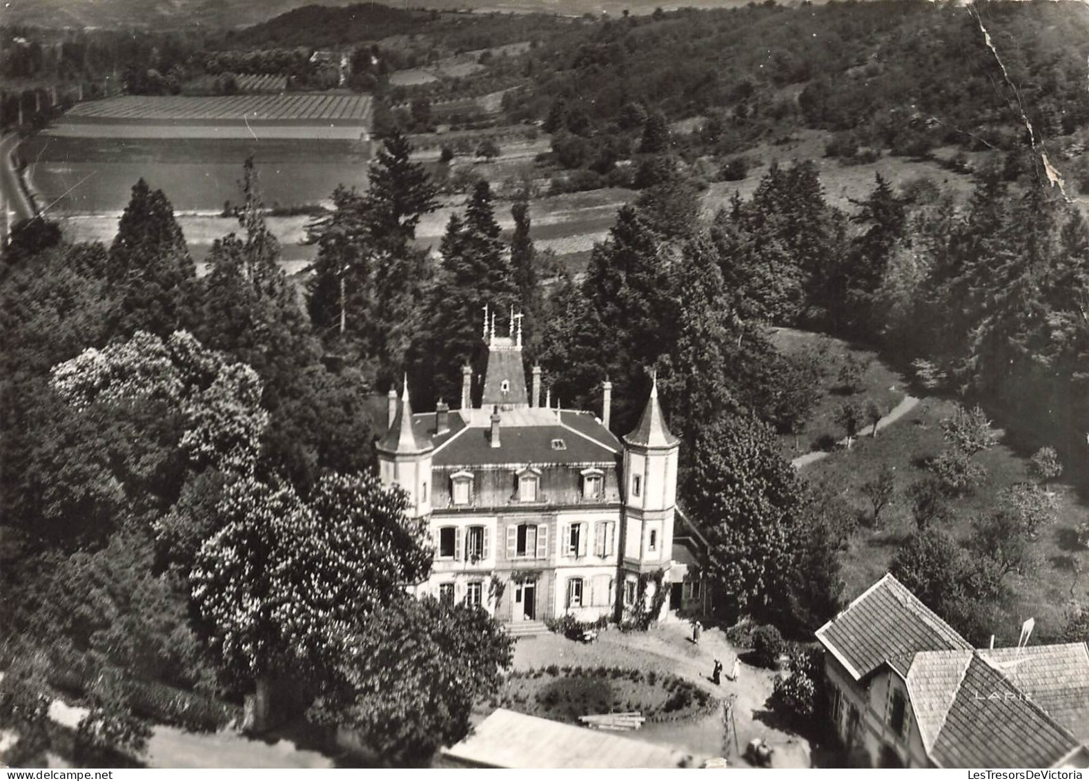 FRANCE - Neschers - Café - Hôtel-restaurant - Le Chaumeil - Vue Aérienne - Carte Postale - Autres & Non Classés