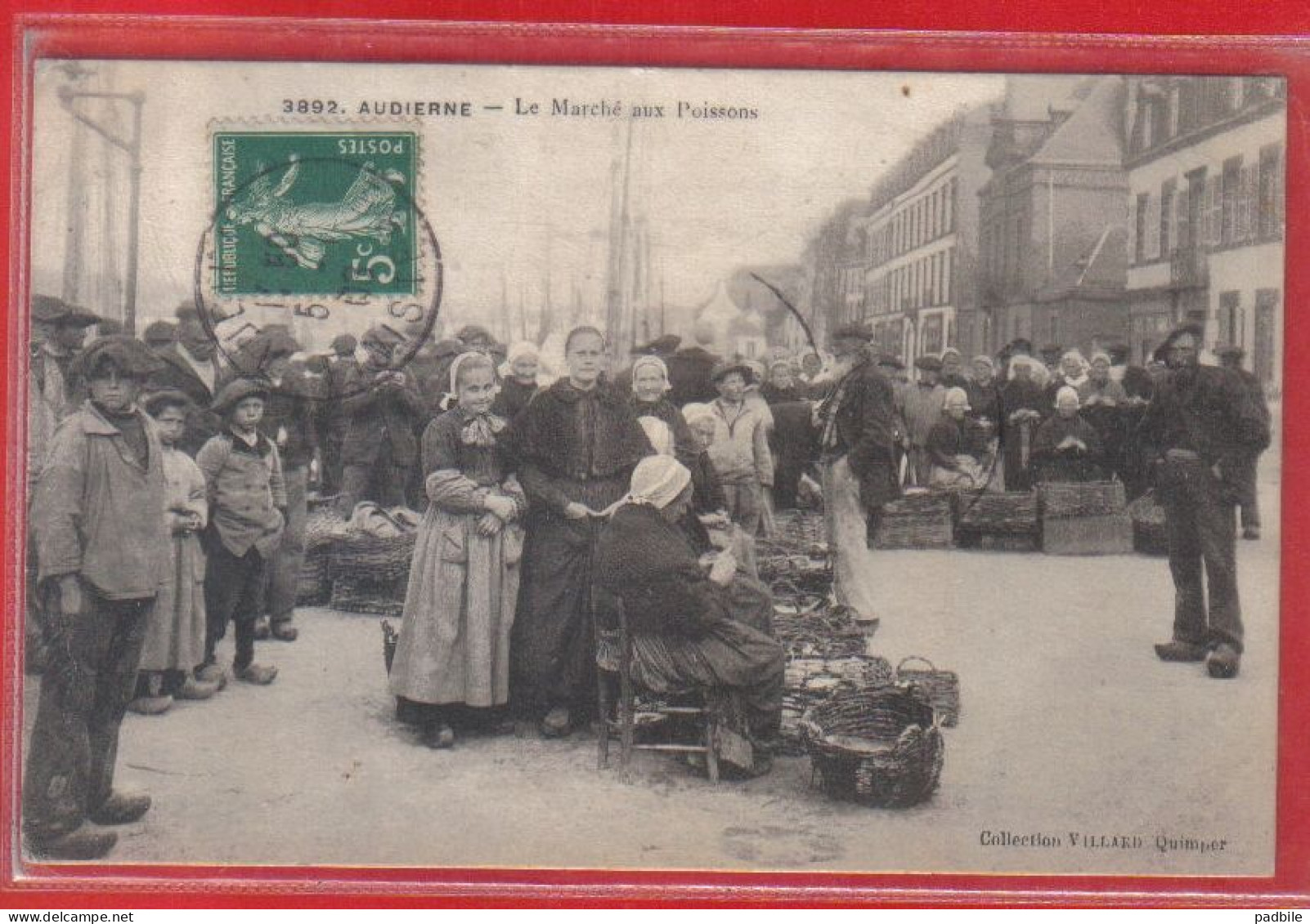 Carte Postale 29. Audierne Le Marché Aux Poissons  Très Beau Plan - Audierne