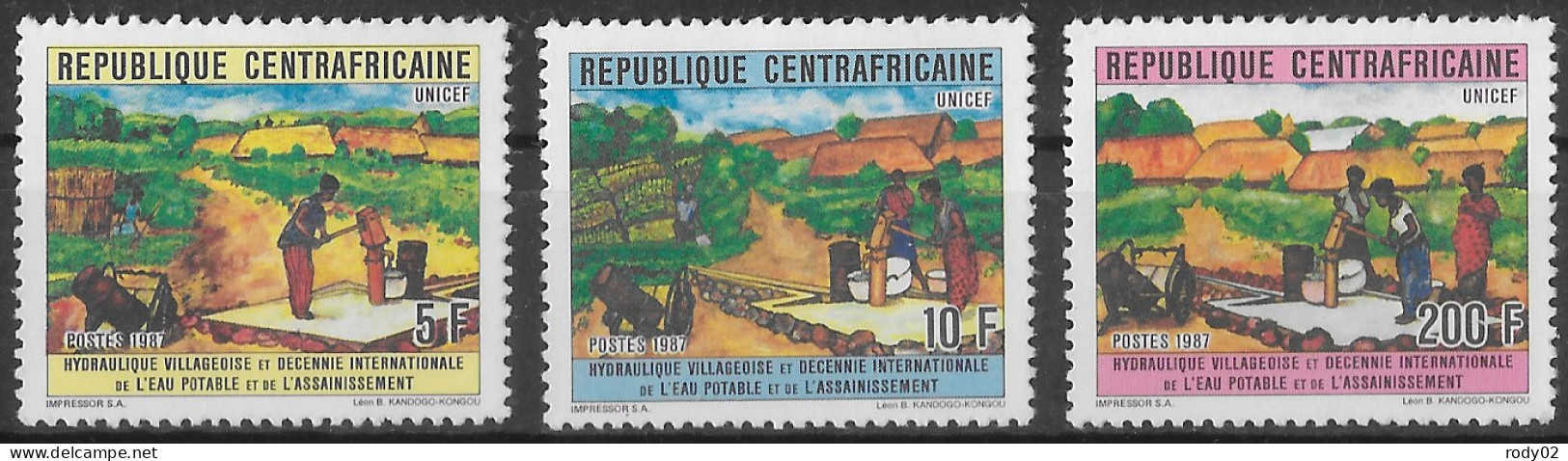 CENTRAFRIQUE - FEMME AU PUITS - N° 772A A 772C - NEUF** MNH - Repubblica Centroafricana