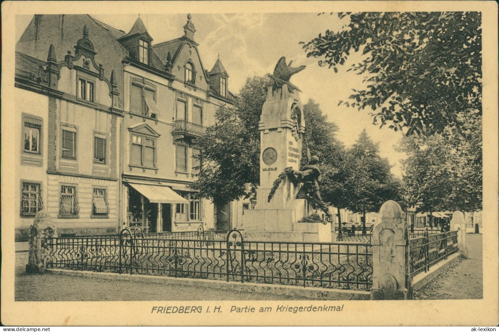 Friedberg (Hessen) Geschäft, Straßenpartie - Kriegerdenkmal 1913  - Friedberg