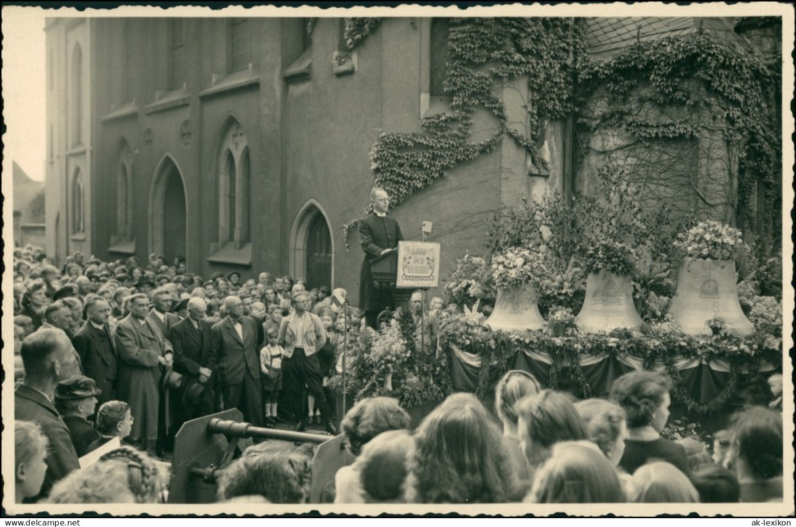 Ansichtskarte Meerane Feier Vor Kirche Mit Glocken 1952 - Meerane