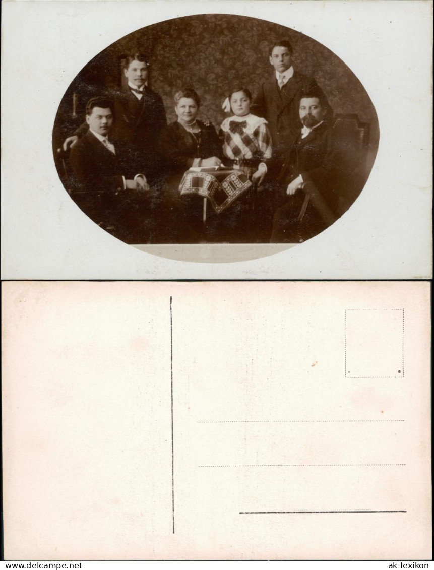 Foto  Familienfoto Im Wohnzimmer 1912 Privatfoto  - Groepen Kinderen En Familie