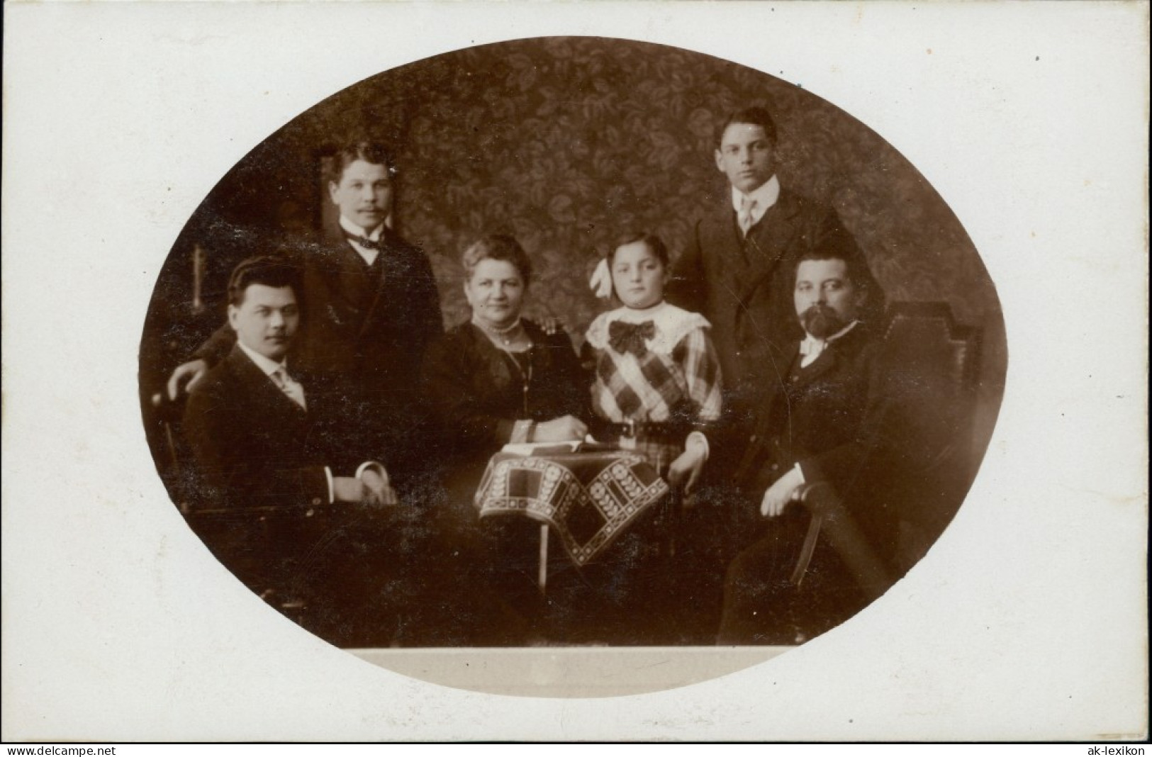 Foto  Familienfoto Im Wohnzimmer 1912 Privatfoto  - Groepen Kinderen En Familie