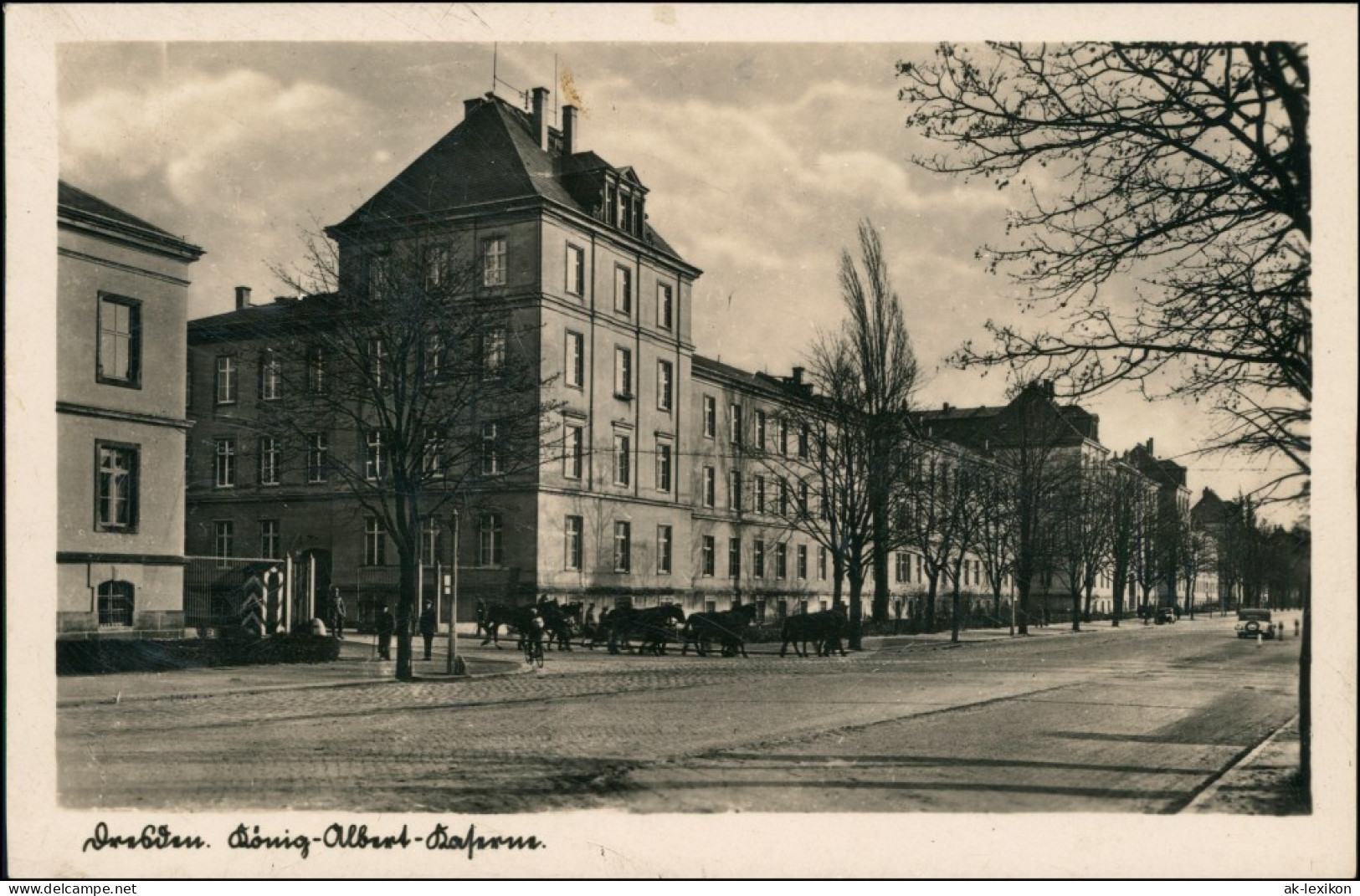 Ansichtskarte Albertstadt-Dresden Straßenpartie - König Albert Kaserne 1938  - Dresden