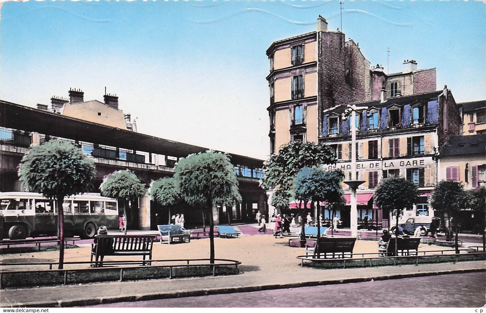 Colombes -  Gare Et Square  -  Autobus 1960  - RATP - CPSM °J - Colombes