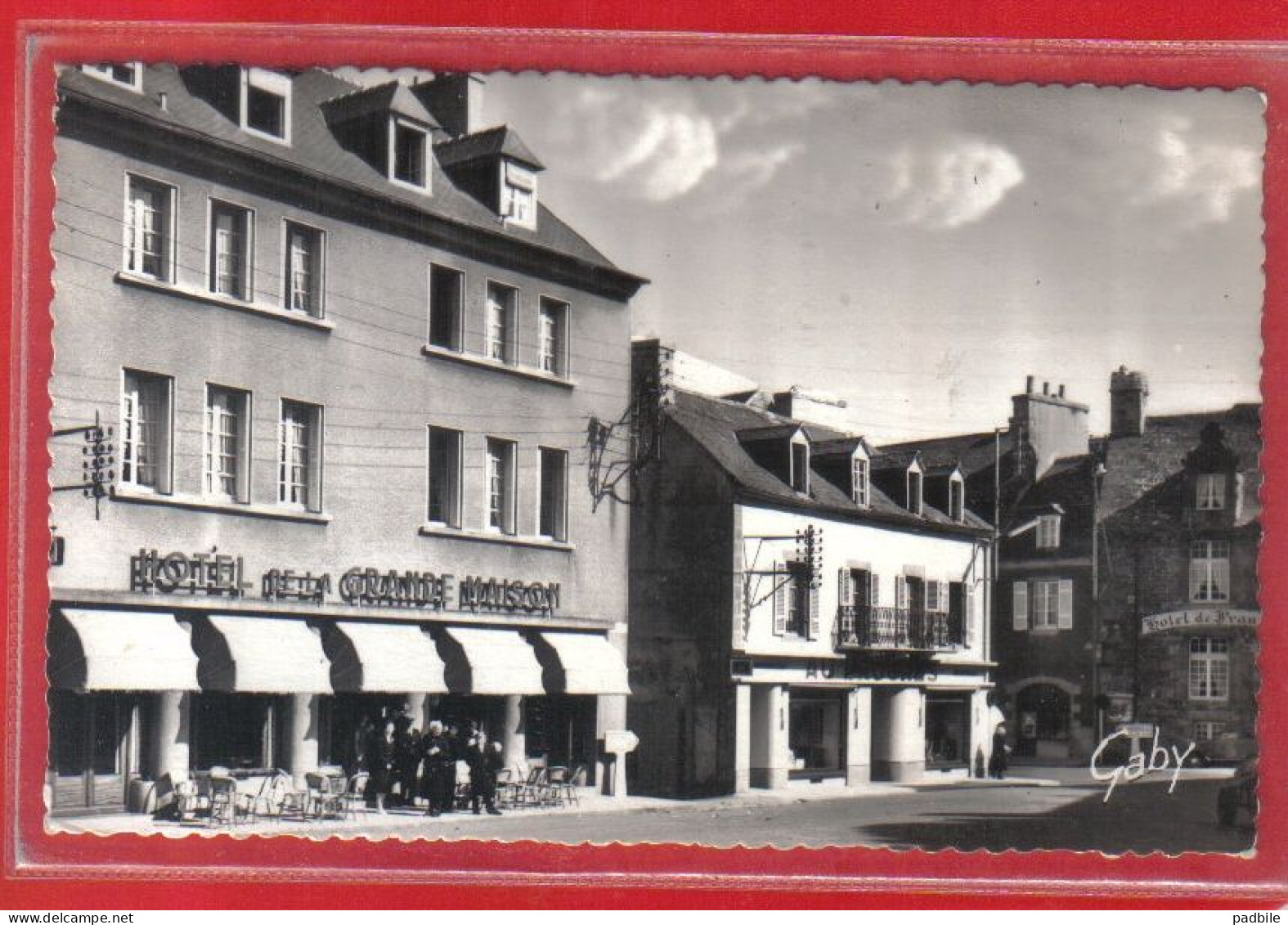 Carte Postale 29. Lesneven  Hotel De La Grande Maison Place Du Général Le Flô Très Beau Plan - Lesneven