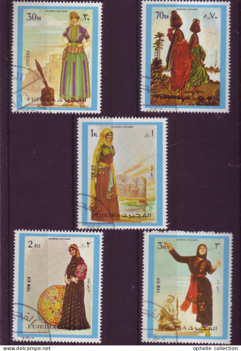 Asie - Fujeira - Costumes - 5 Timbres Différents - 7072 - Fudschaira