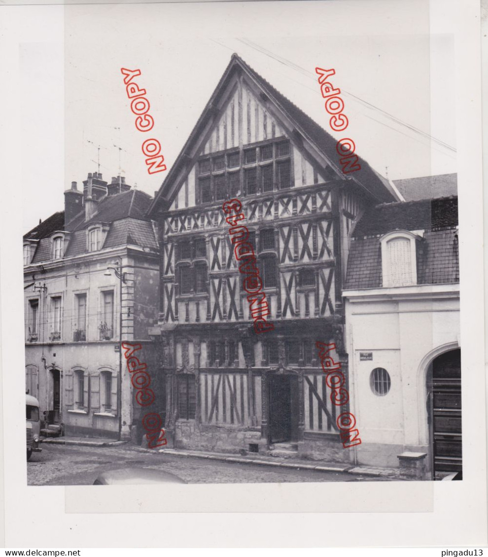 Yonne Joigny La Maison En Bois Rue Montant Au Palais 21 Octobre 1970 Beau Format Excellent état - Lieux